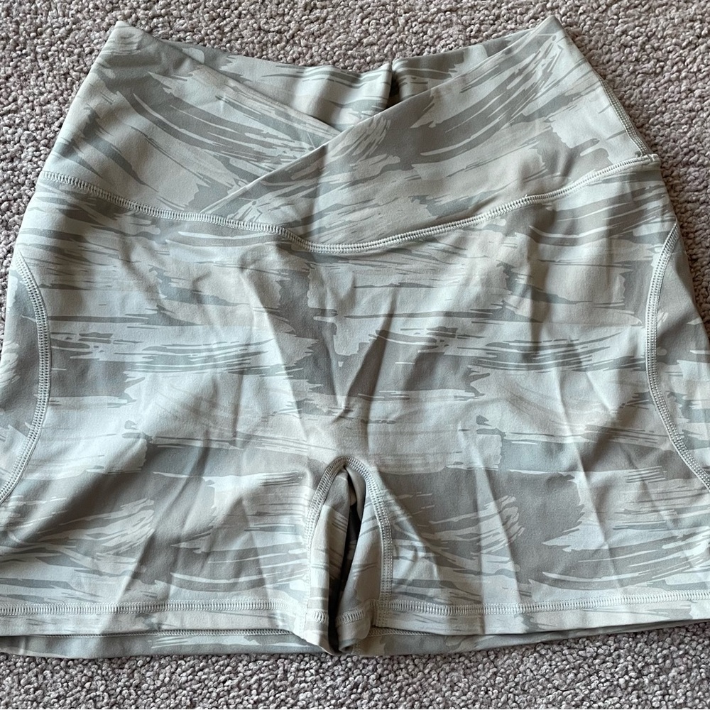 Alphalete Surface Power Short - Desert Canvas Camo